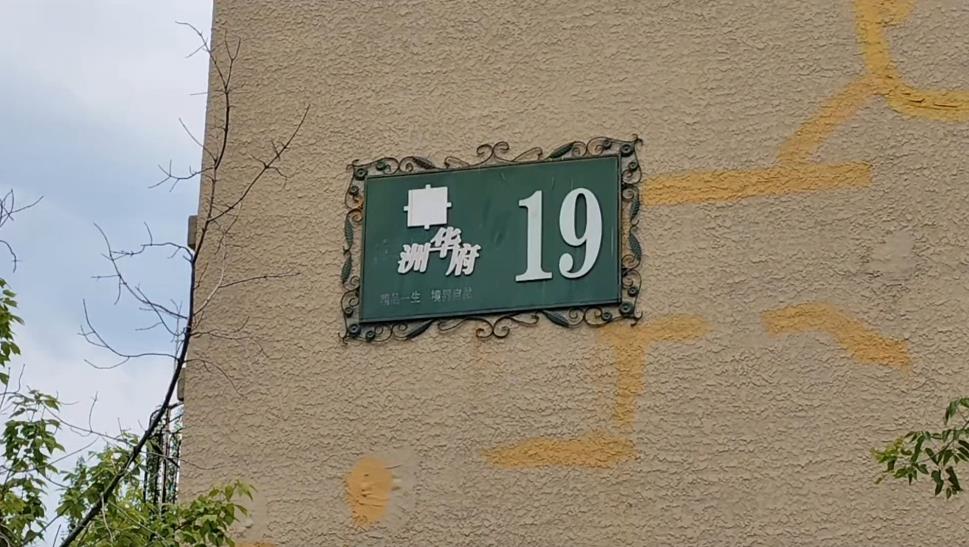 DƬ